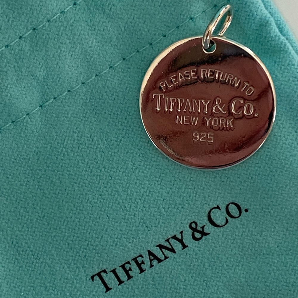 TIFFANY & CO. Sterling silver round "Return to Tiffany" tag charm. Authentic.